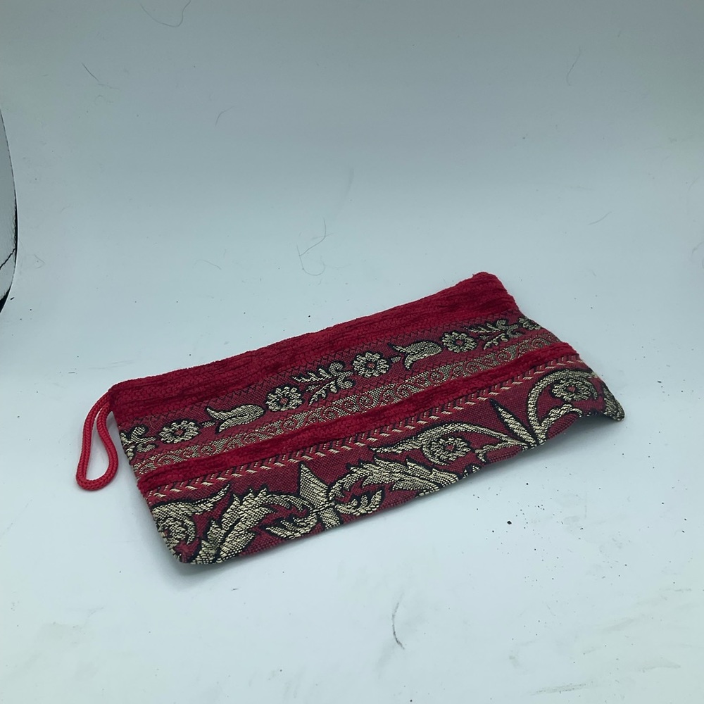 “VINTAGE” Tapestry and Crushed Velvet Red and Gold Patterned Pouch. - Picture 2 of 9